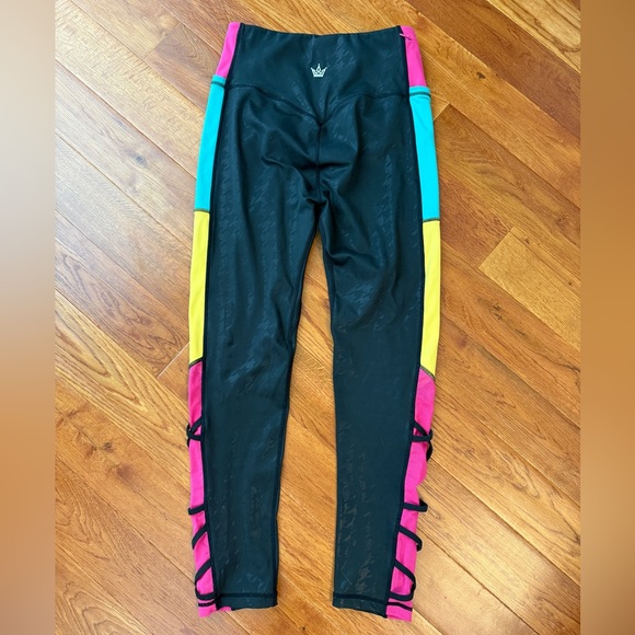 Crowned Athletics Pumpkin Queen Set Size M - Picture 3 of 9